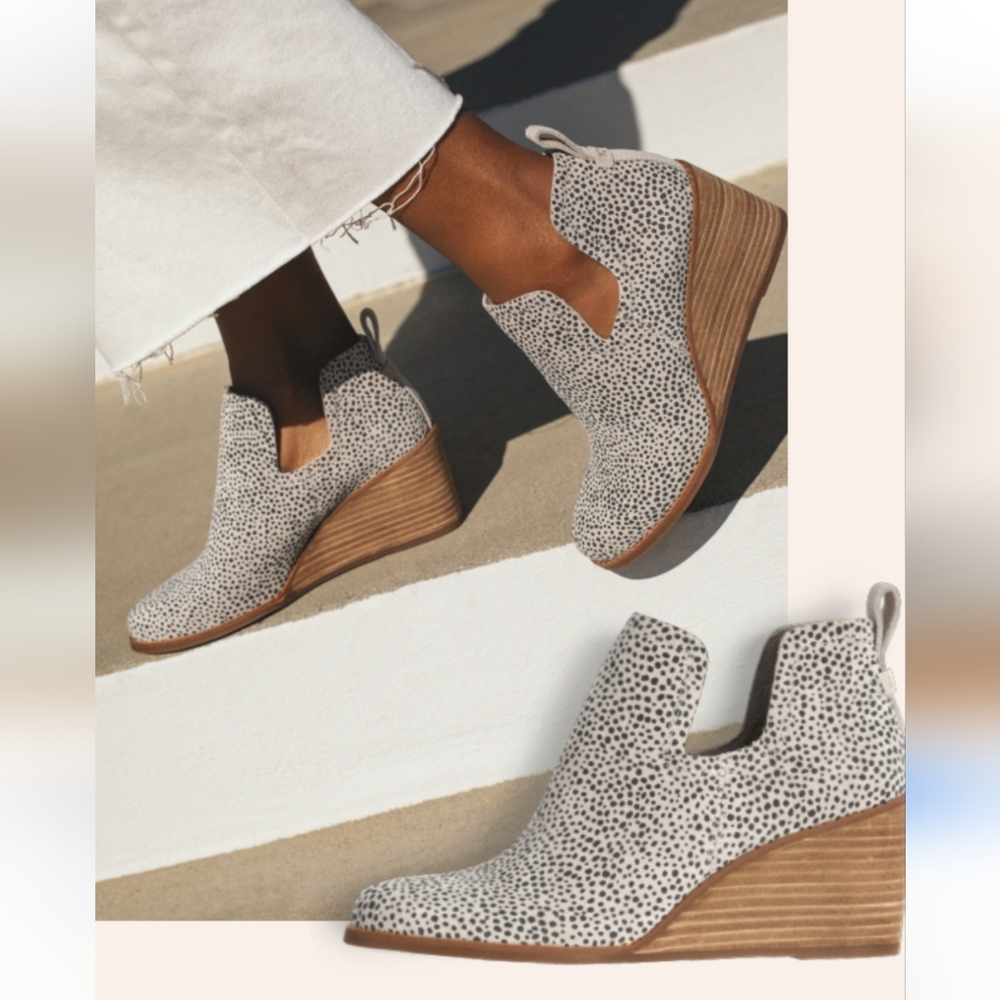 New Toms Kallie Boots In Black and White Size 9